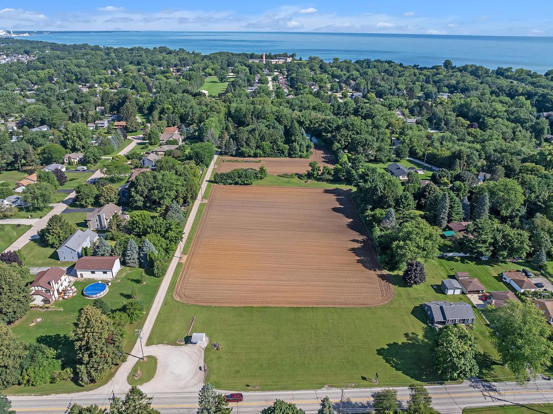 332 4 Mile Rd, Caledonia, WI 53402