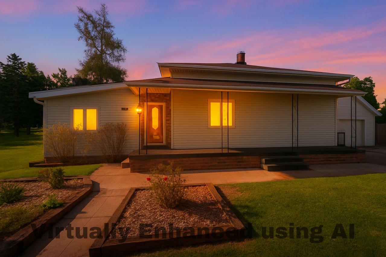819 W 1st St, Waldo, WI 53093