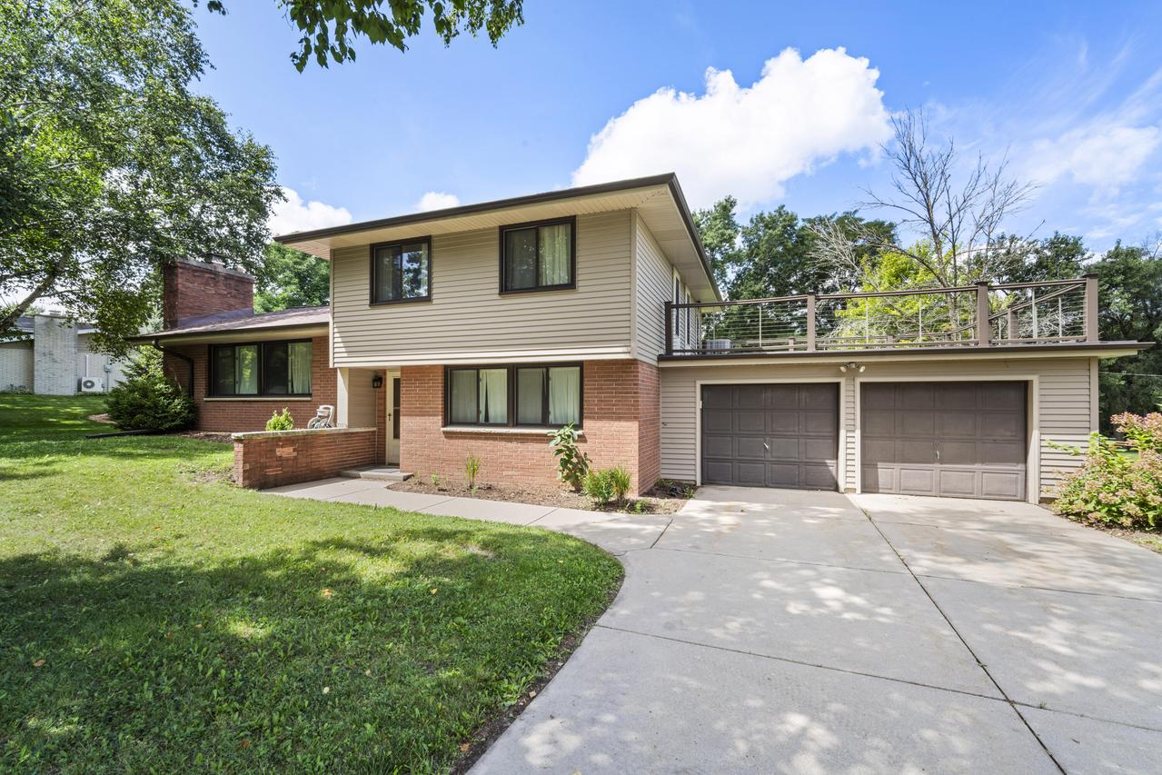 3321 S El Sirroco Dr, New Berlin, WI 53151