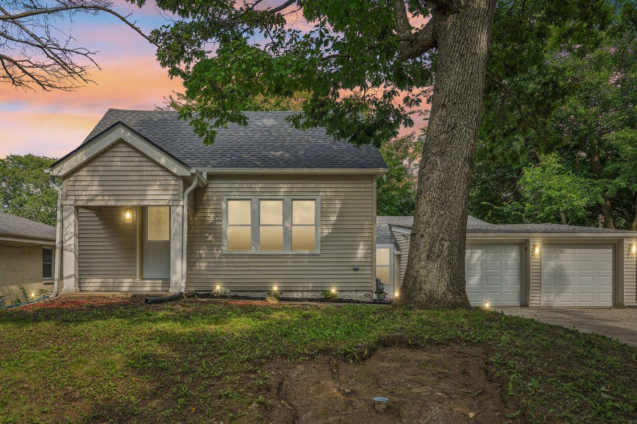 536 N 116th St, Wauwatosa, WI 53226