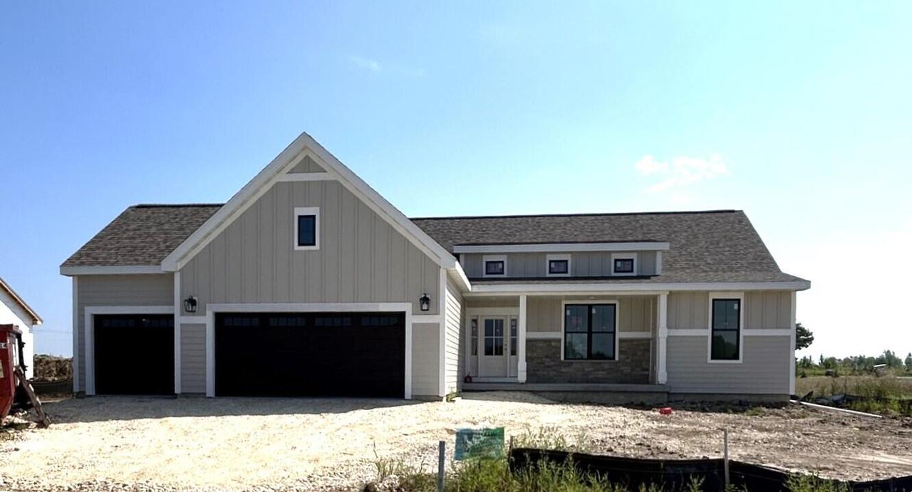9902 N Migratory Ln, Mequon, WI 53097