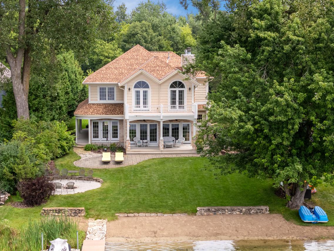 W377S4837 E Pretty Lake, Ottawa, WI 53118