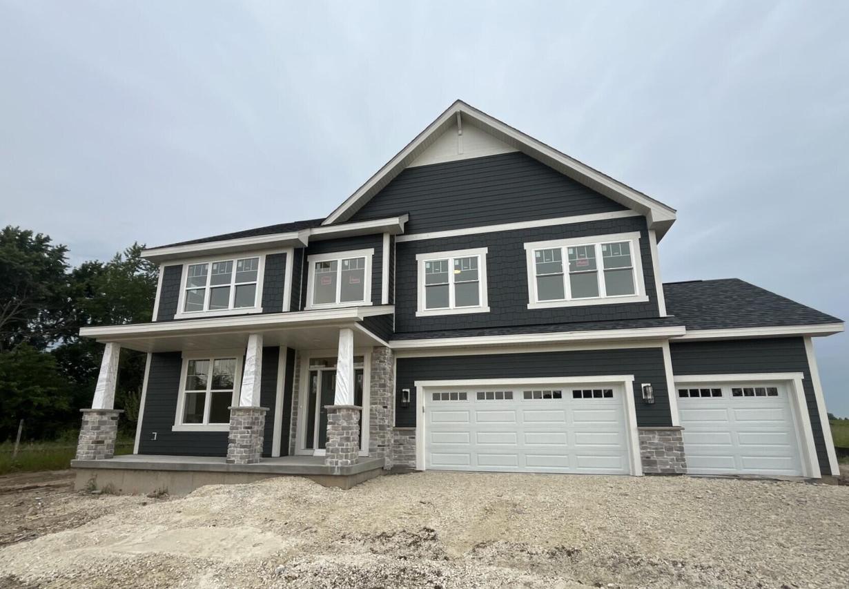 9420 W Huntington Dr, Mequon, WI 53097