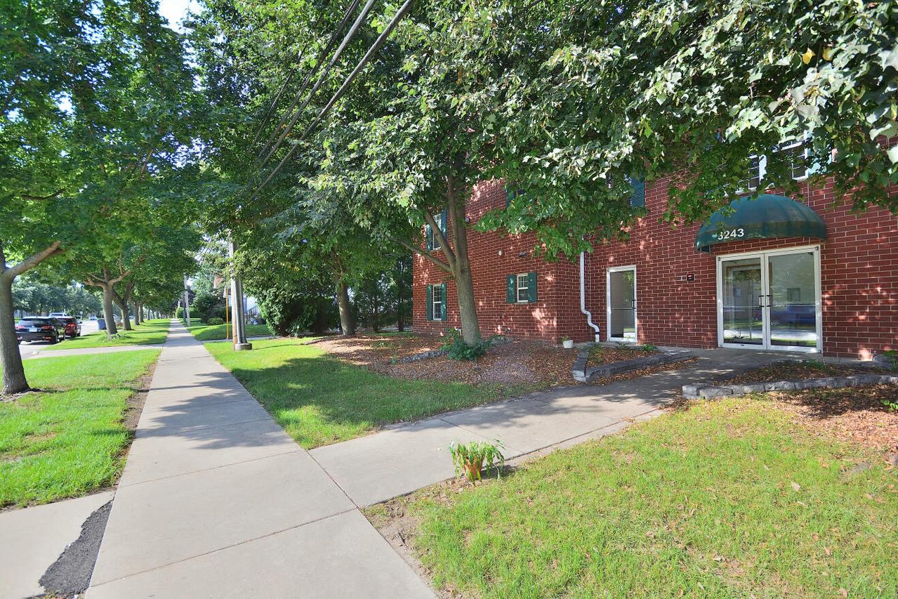 3243 S 92nd St #210, Milwaukee, WI 53227