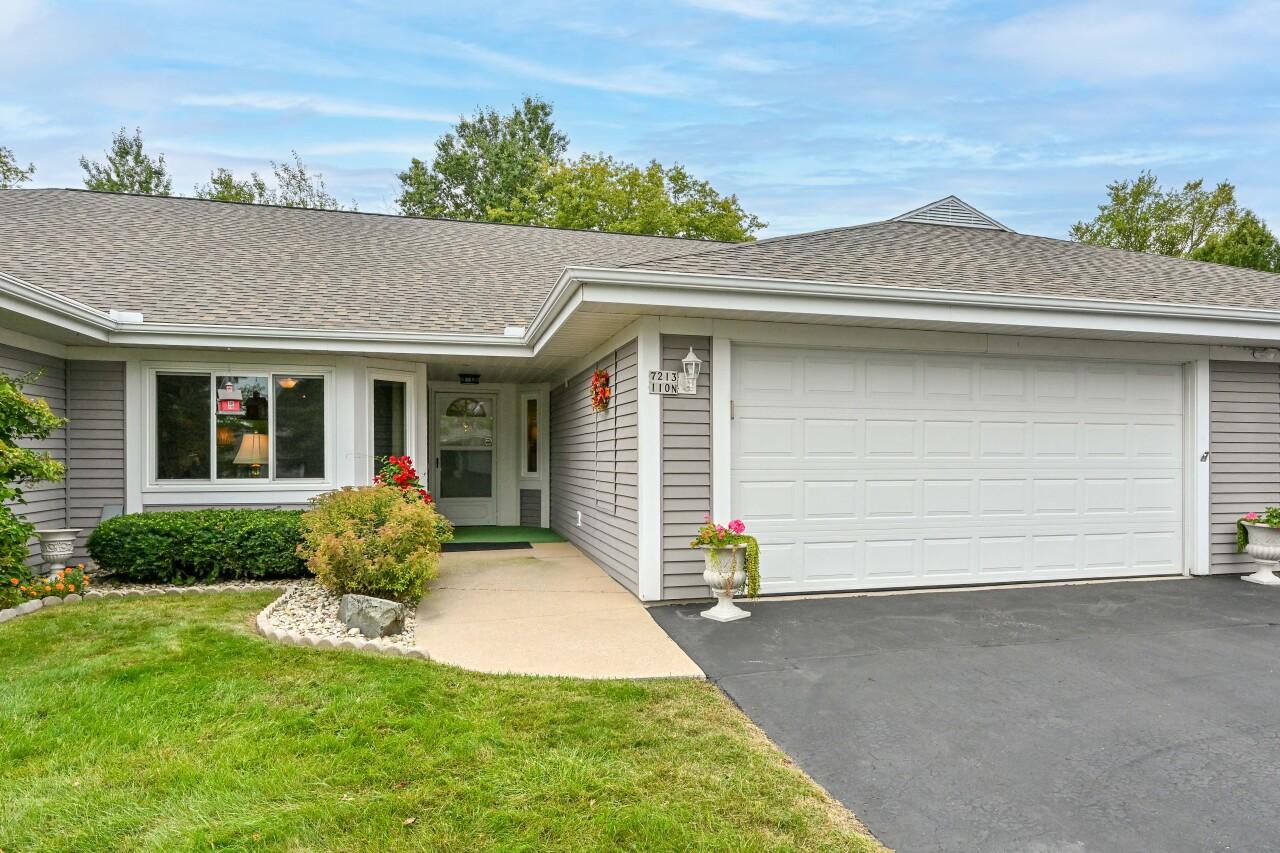 7213 W Mequon Sq., Mequon, WI 53092