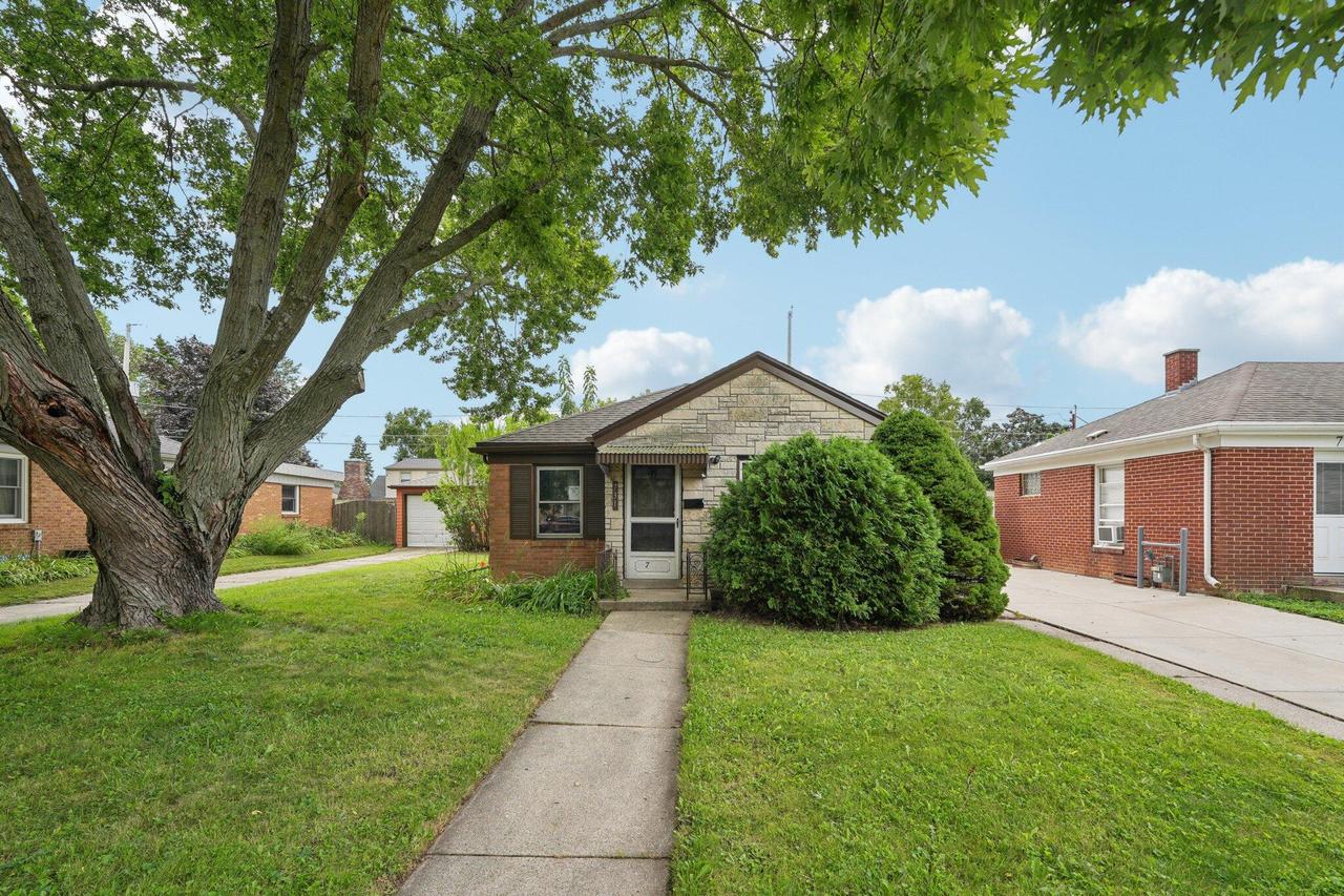 731 Willmor St, Racine, WI 53402