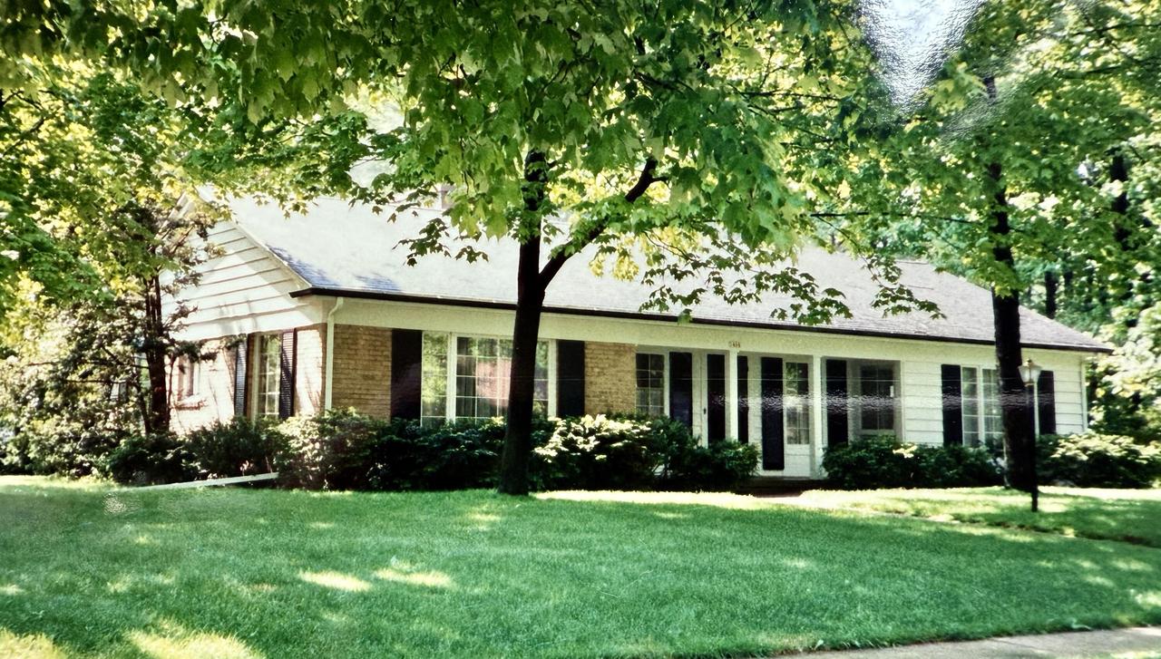 1404 Gunnell Ln, Manitowoc, WI 54220