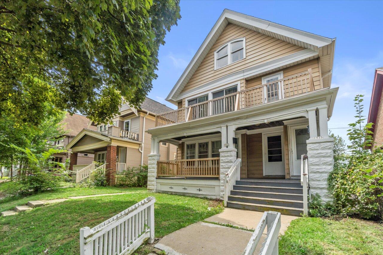 1933 N 24th St #1935, Milwaukee, WI 53205