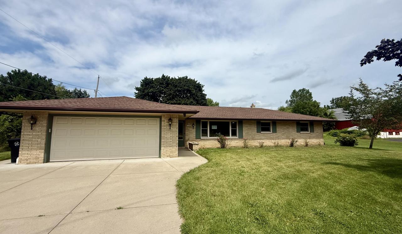 N64W14282 Mill Rd, Menomonee Falls, WI 53051