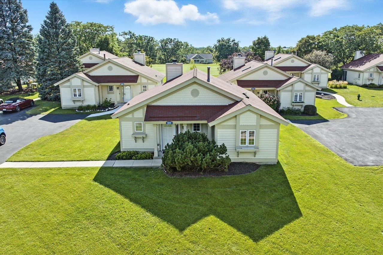 1642 Cottage Dr #7-48, Geneva, WI 53147