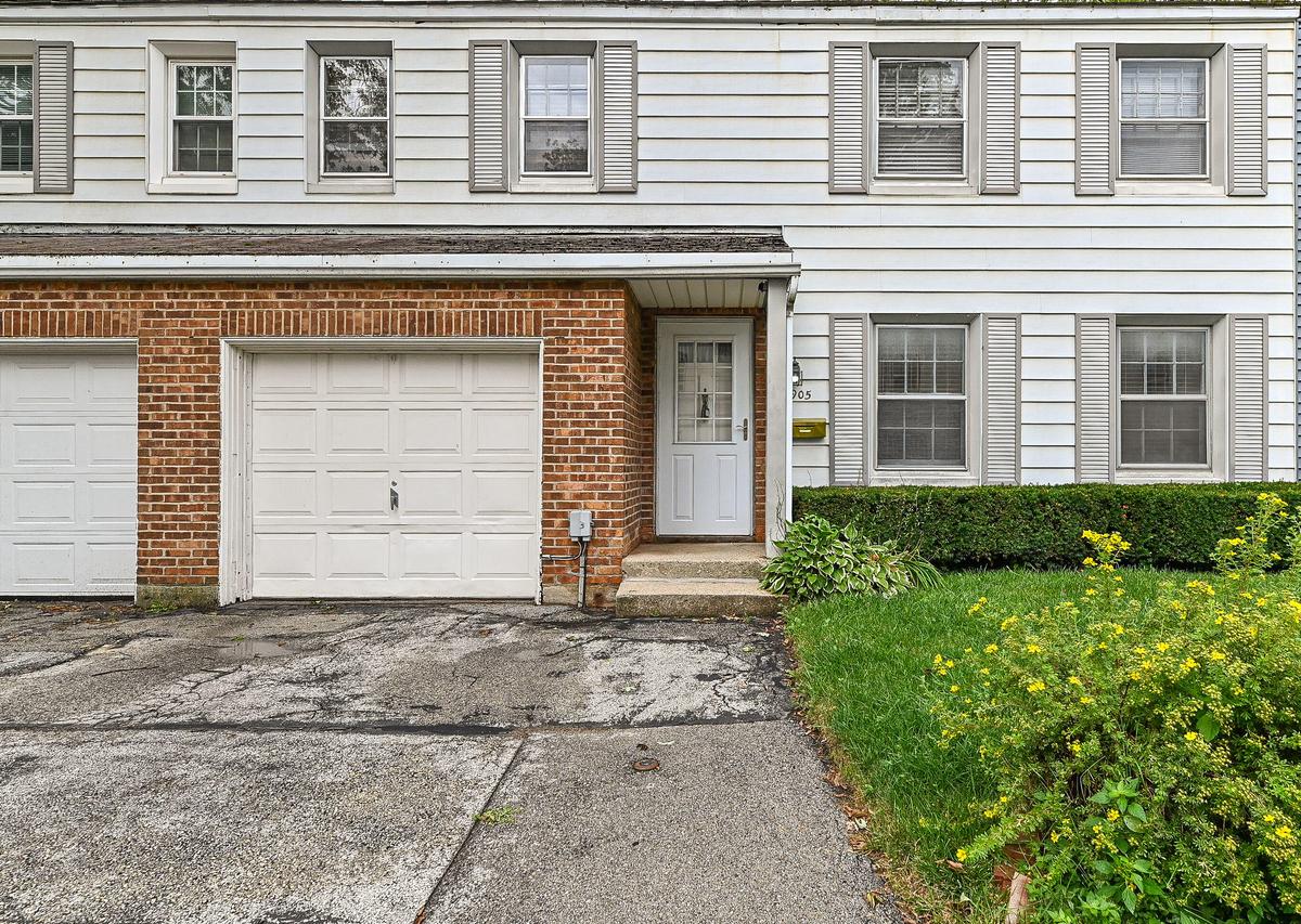 5905 N Dendron Ln, Greendale, WI 53129