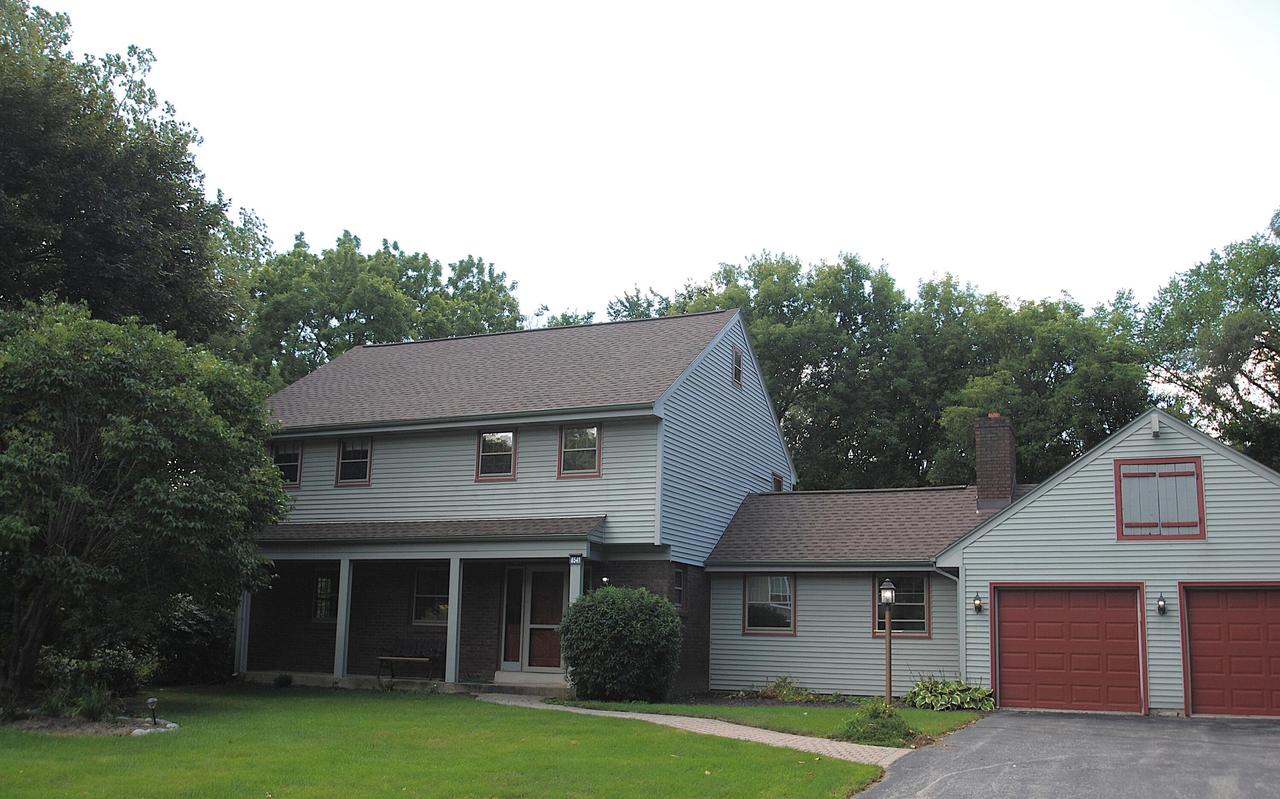8541 W Midland Dr, Greendale, WI 53129