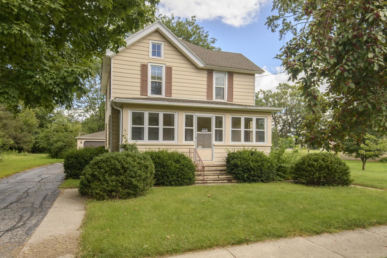 1962 Beulah Ave, East Troy, WI 53120