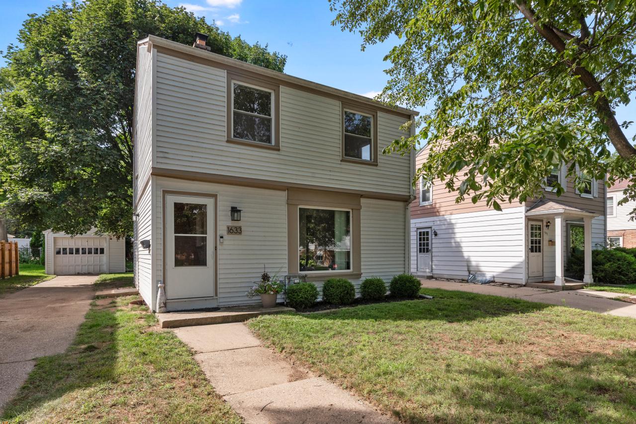 1633 E Eden Pl, Saint Francis, WI 53235