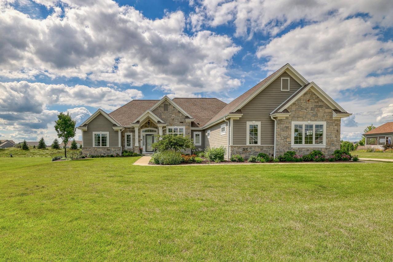 3127 Monona Ct, Summit, WI 53066