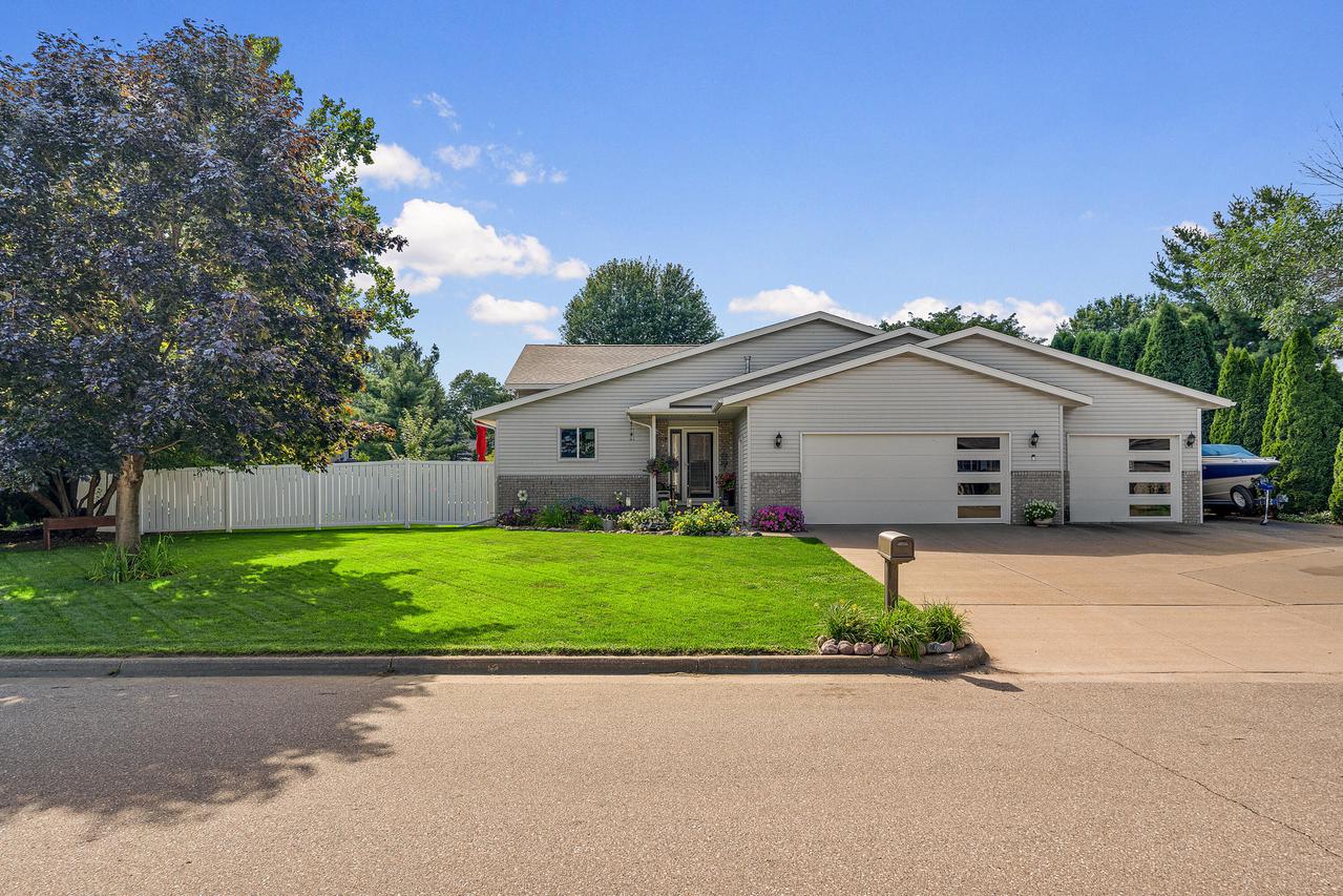 504 Ryan St, Holmen, WI 54636
