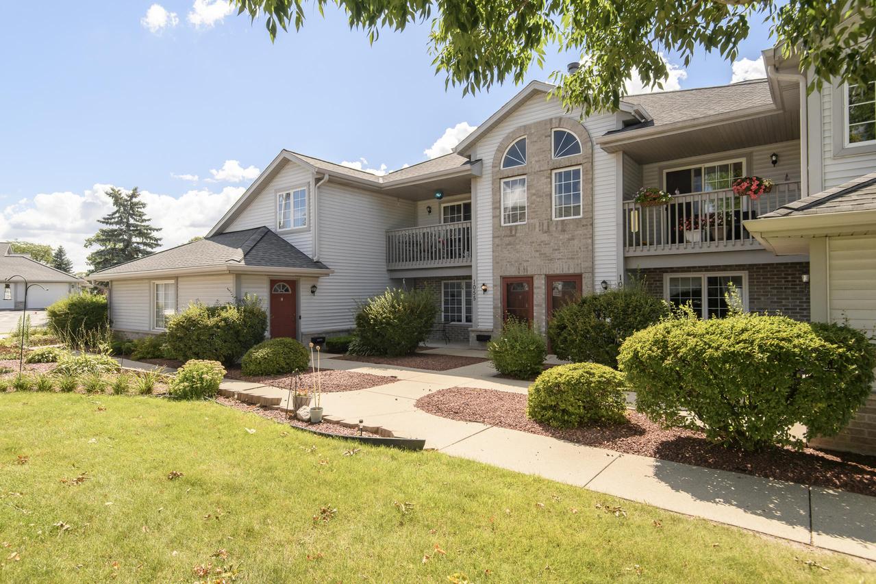 1055 Quinlan Dr #A, Pewaukee, WI 53072
