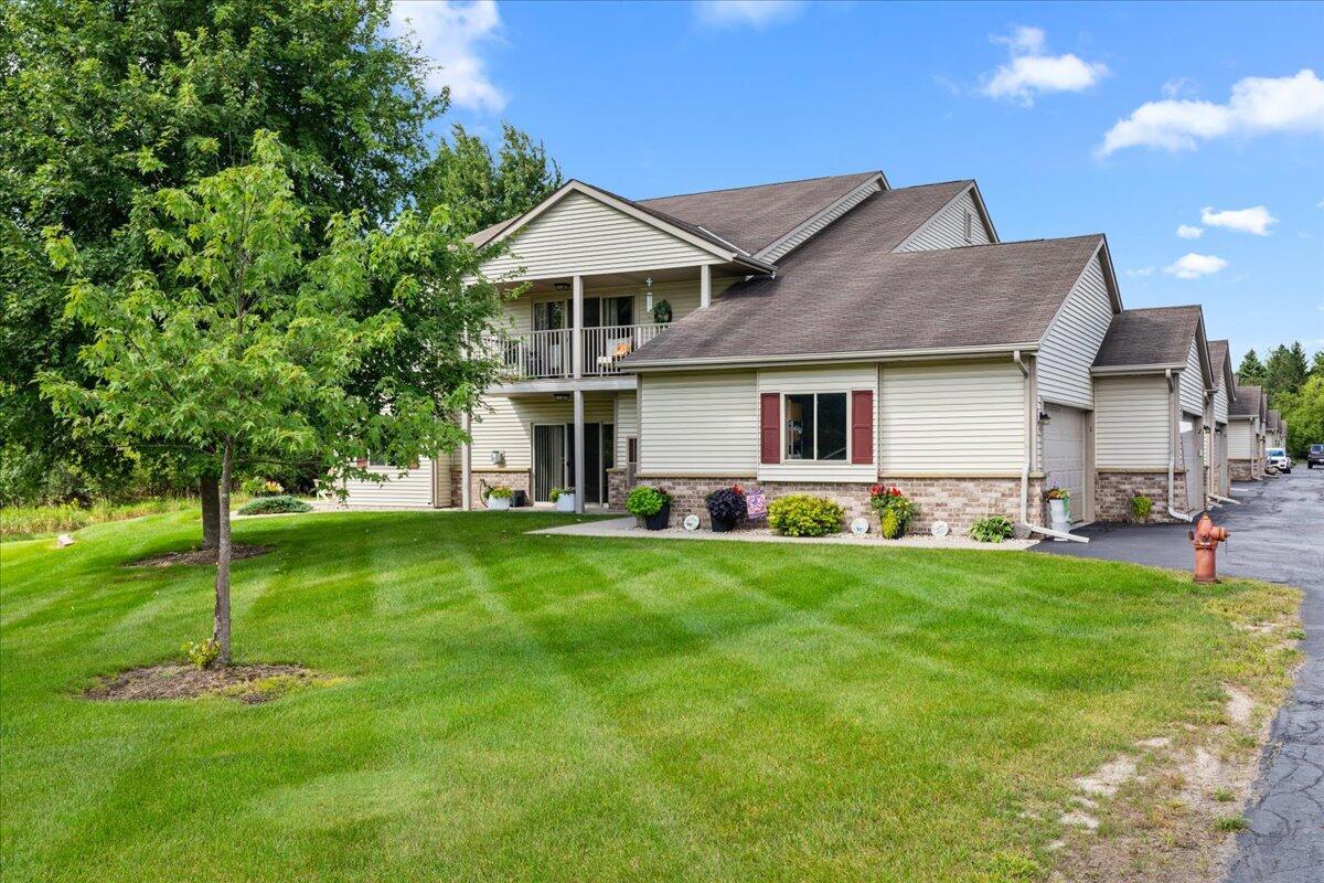 927 Roseland Dr #1, Kewaskum, WI 53040