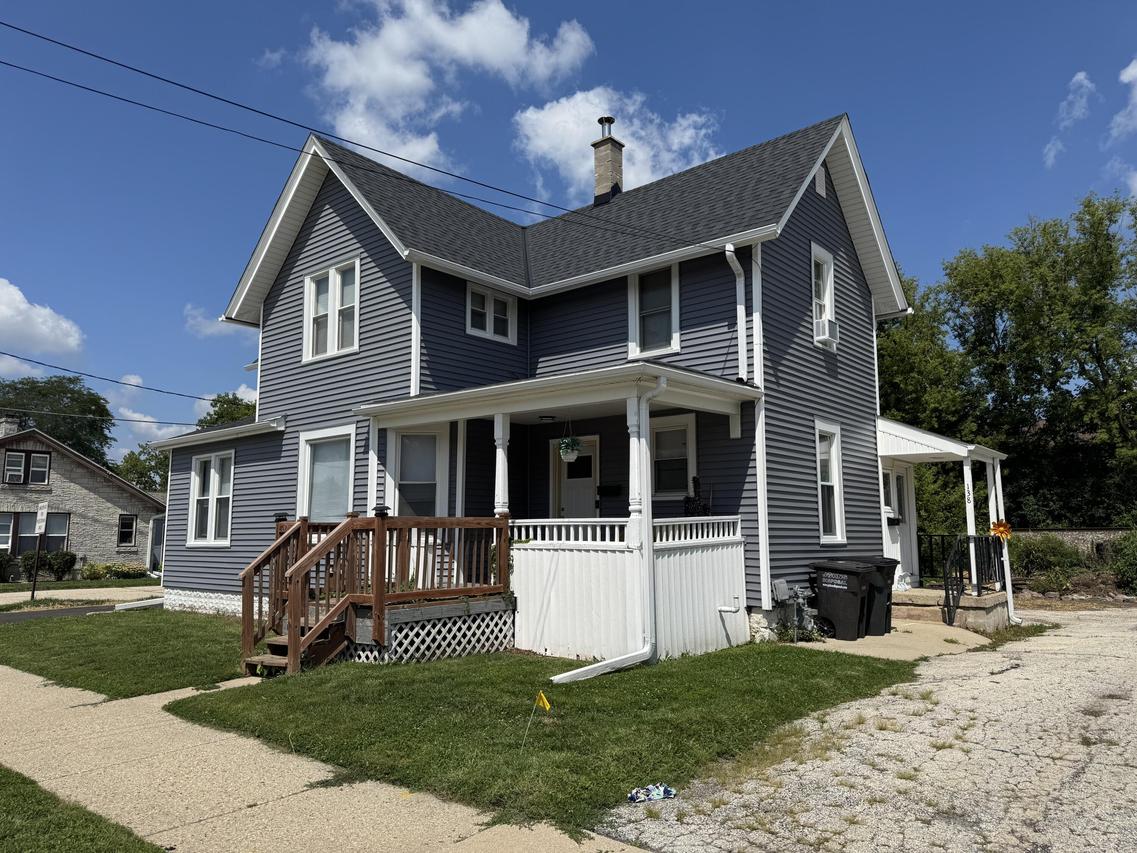 138 W 2nd St, Oconomowoc, WI 53066