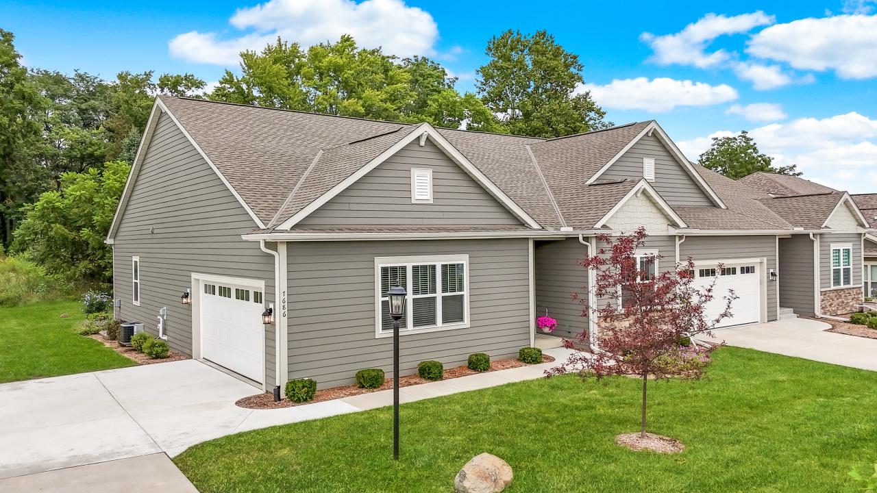 7686 W Park Cir., Franklin, WI 53132