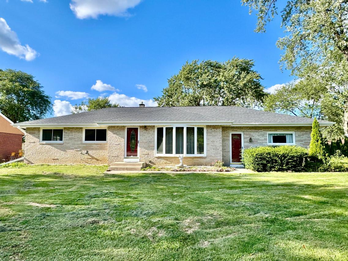 3306 W Edgerton Ave, Greenfield, WI 53221