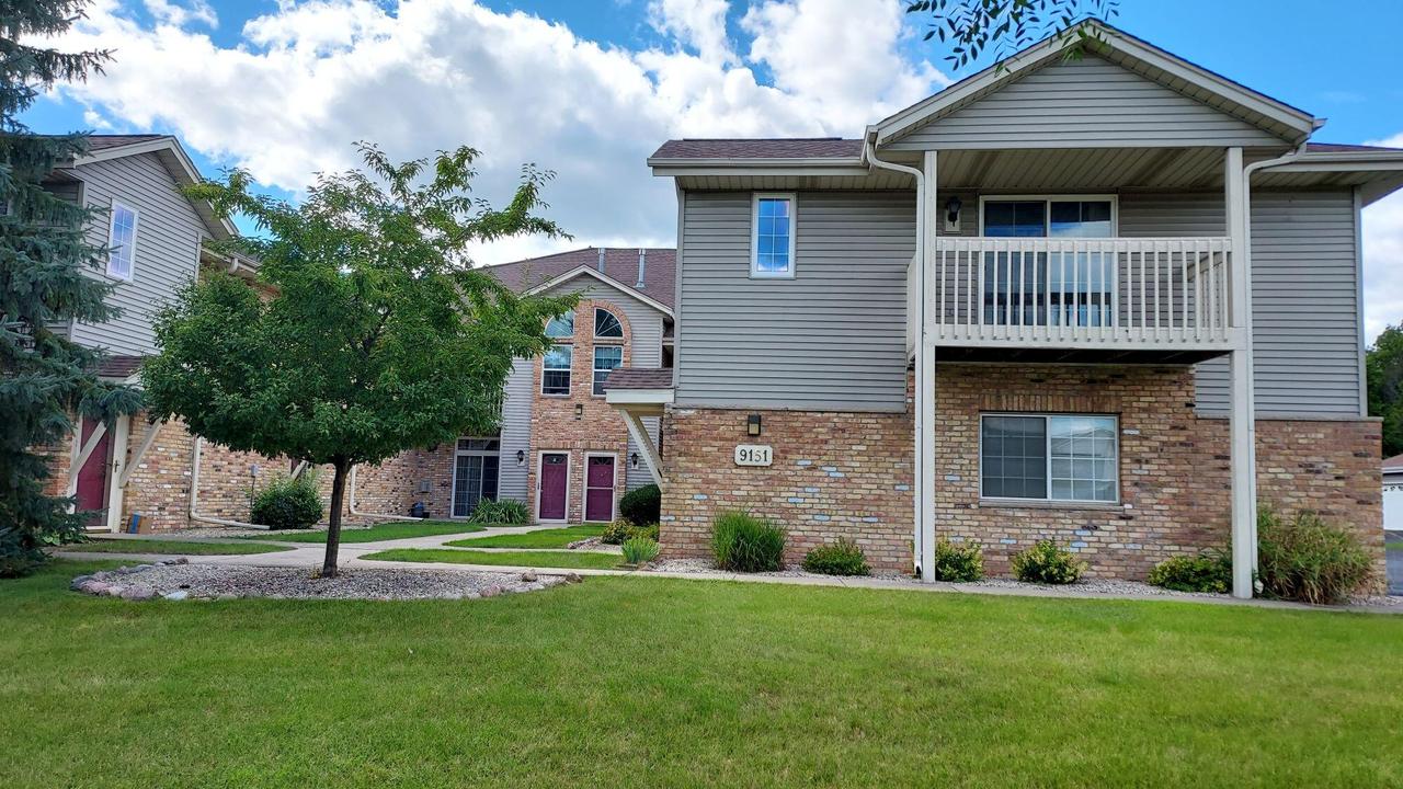 9151 S Aspen Dr #3, Oak Creek, WI 53154
