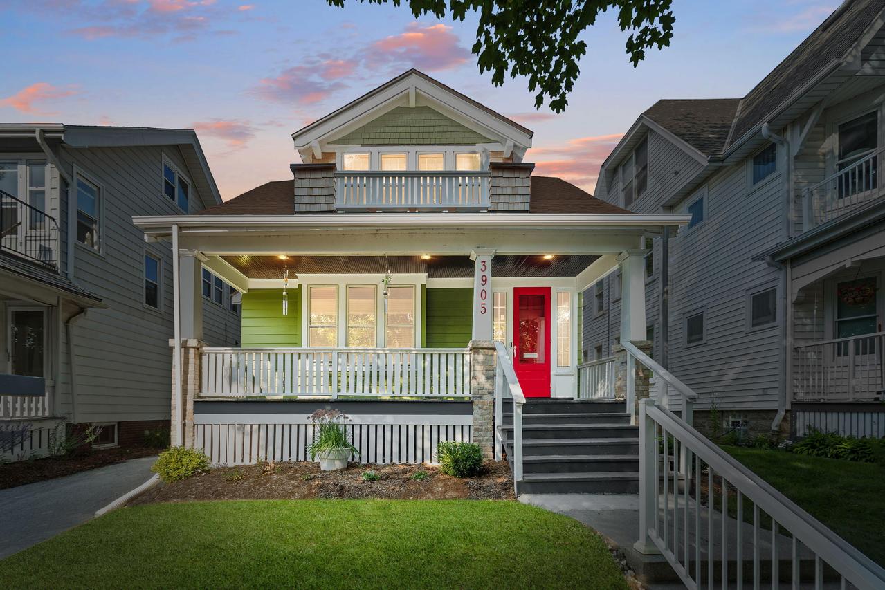 3905 N Farwell Ave, Shorewood, WI 53211