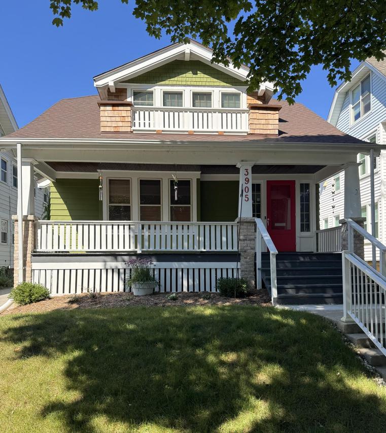 3905 N Farwell Ave, Shorewood, WI 53211