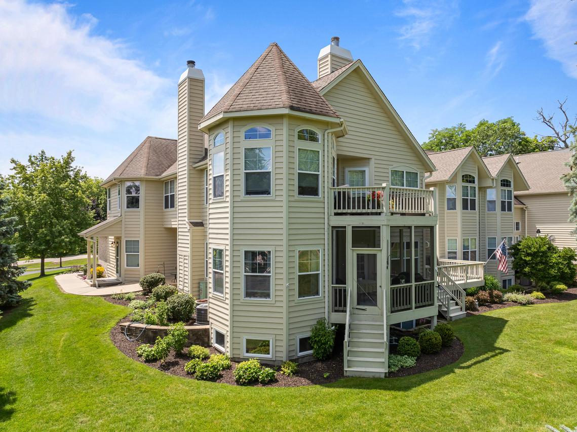 1018 Terrace Ct #43-5M, Geneva, WI 53147
