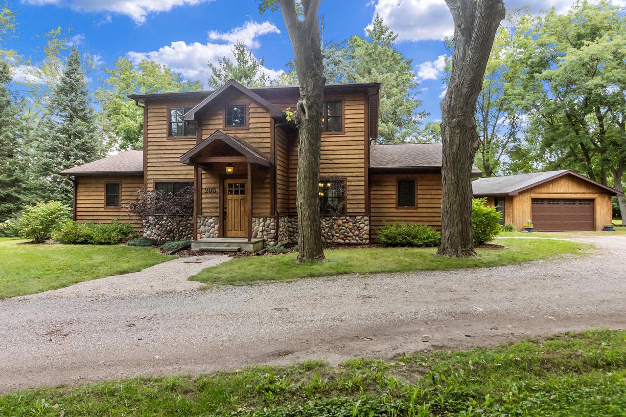 205 Theatre Rd, Williams Bay, WI 53191