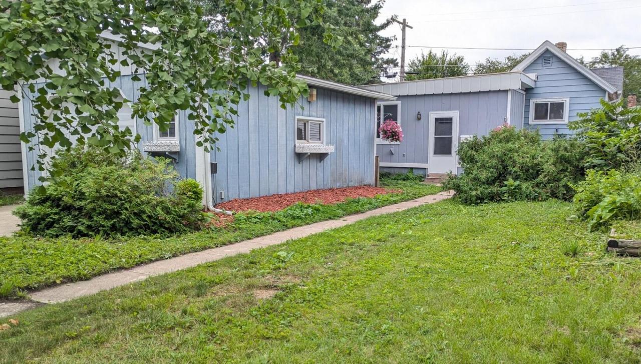 1332 Cleveland Ave, Racine, WI 53405