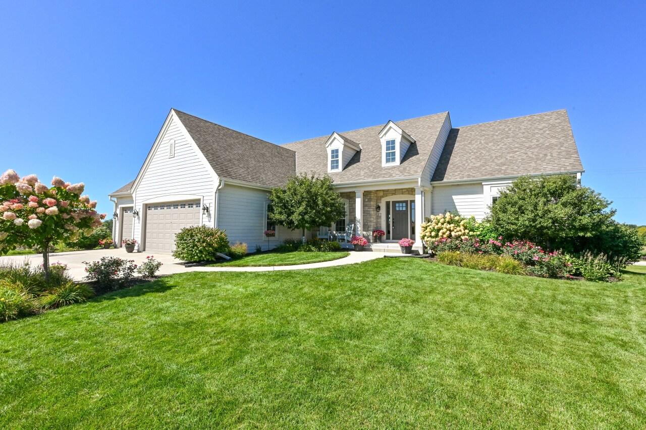 2946 Makou Trl, Waukesha, WI 53189