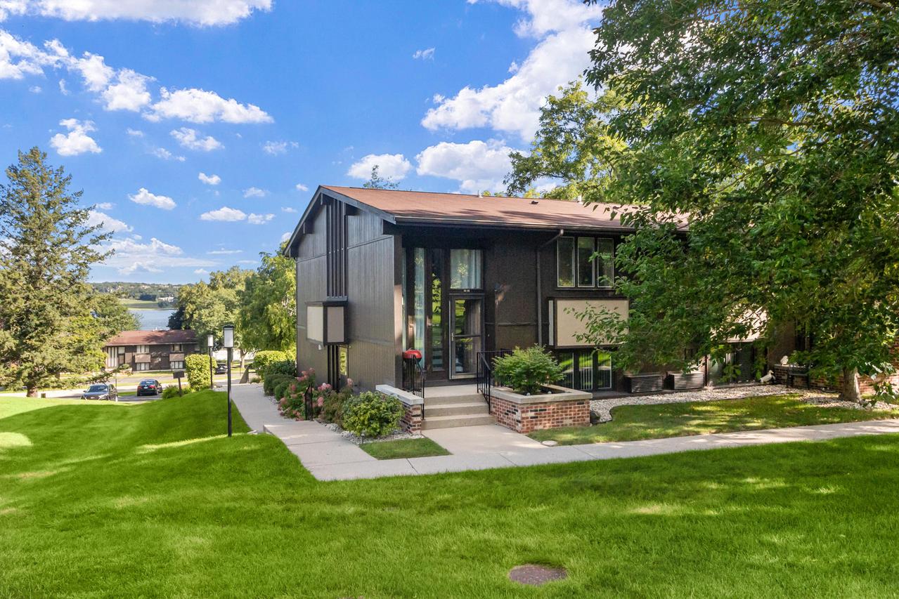 56 Lausanne Ct #56-08, Geneva, WI 53147