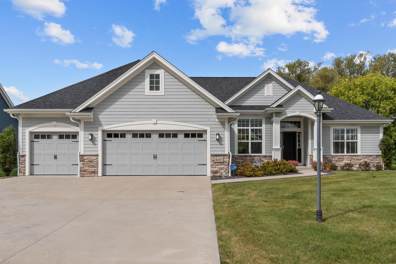 4267 Woodland Ct, Jackson, WI 53037