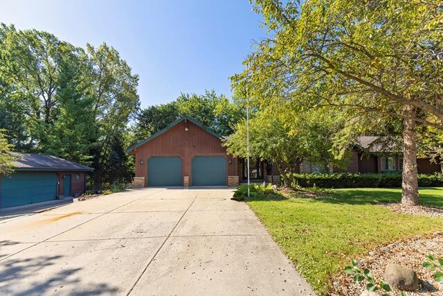 28215 Easy Ln, Waterford, WI 53185