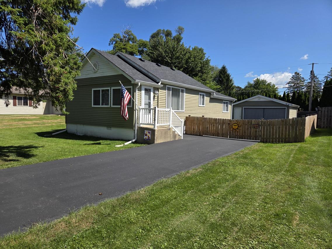 2816 Mabie St, Delavan, WI 53115