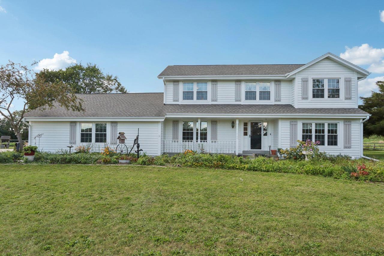 W255S8545 Hi Lo Dr, Vernon, WI 53149