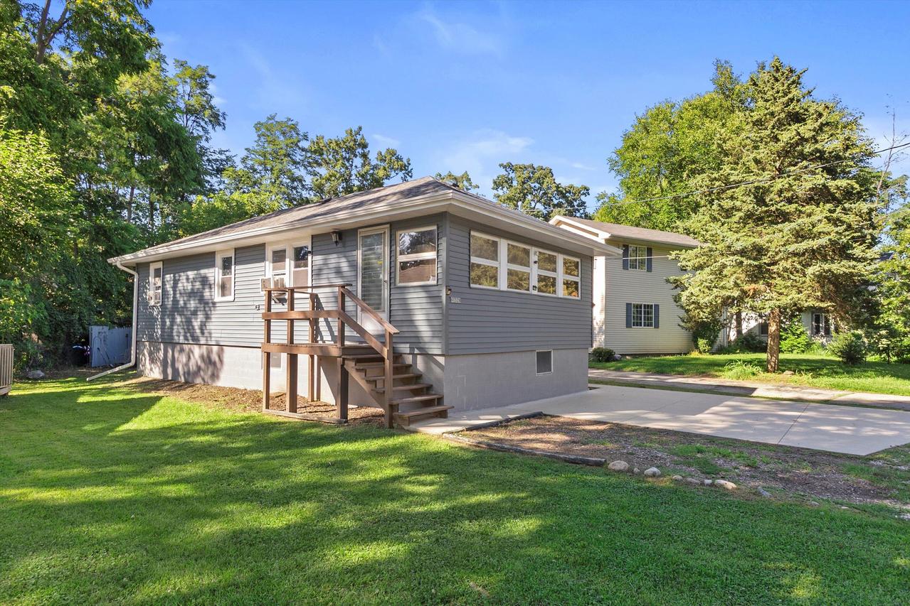 N1329 Thistle Dr, Genoa City, WI 53128
