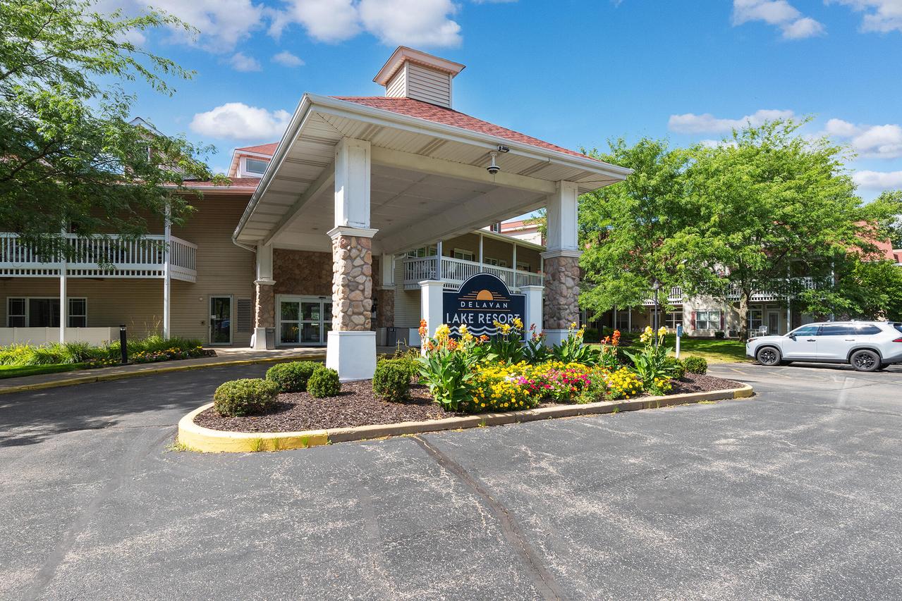 1505 S Shore Dr #301, Delavan, WI 53115