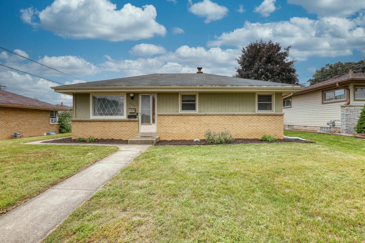 7205 W Verona Ct, Milwaukee, WI 53219