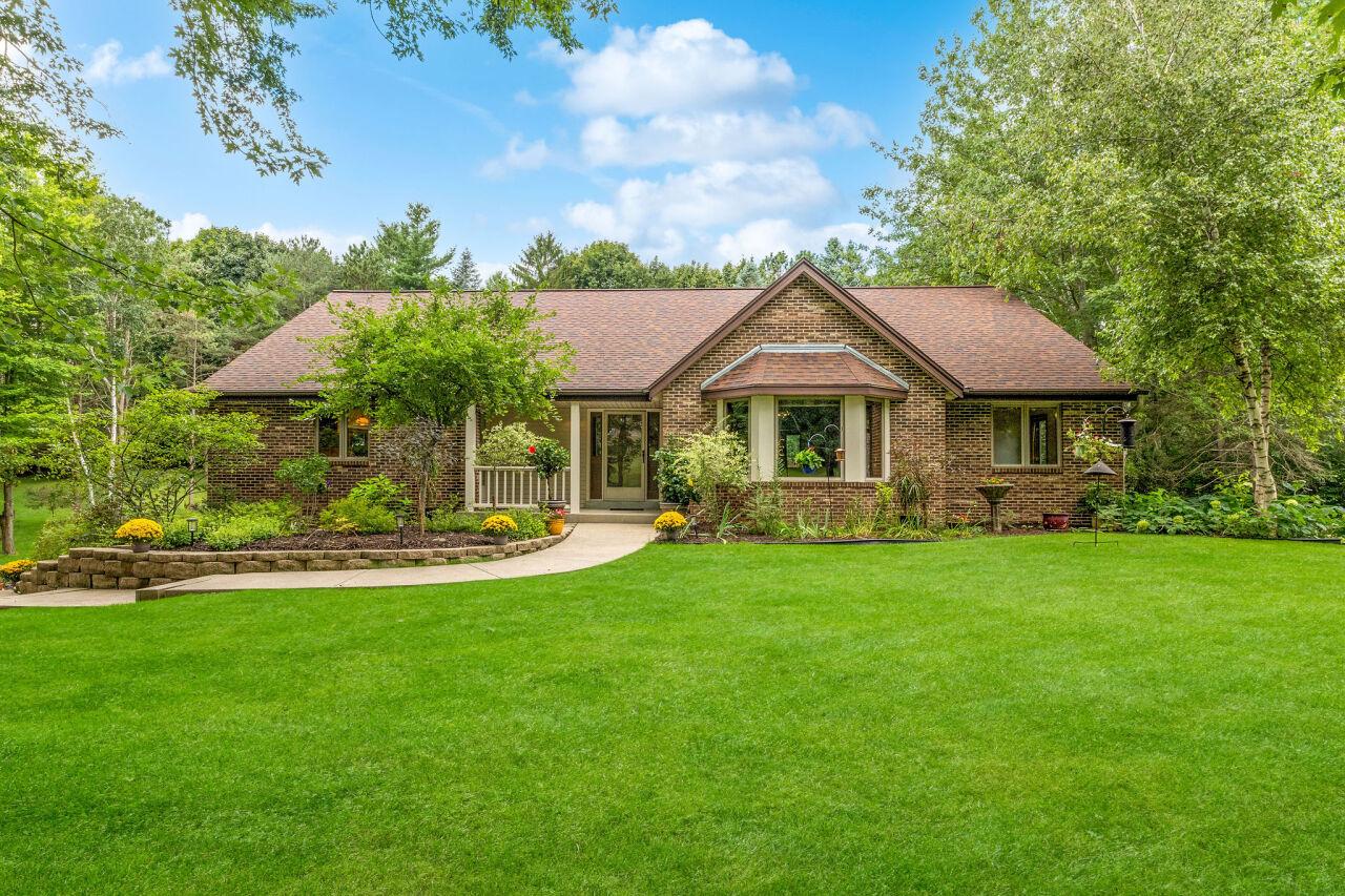 W329N4671 Elderwood Dr, Nashotah, WI 53058