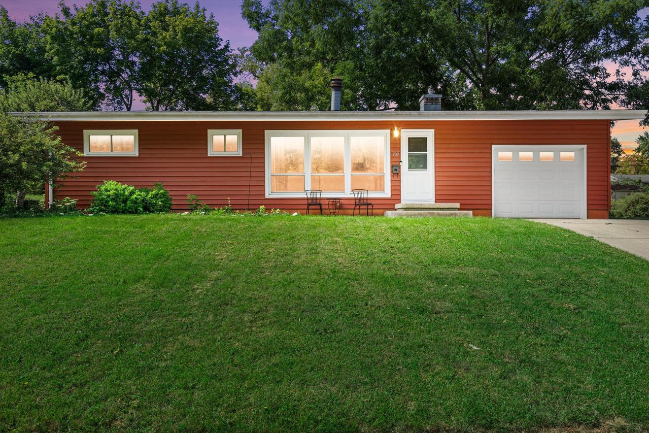 709 Lemira Ave, Waukesha, WI 53188