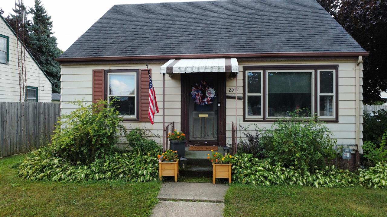 2017 26th St, Kenosha, WI 53140