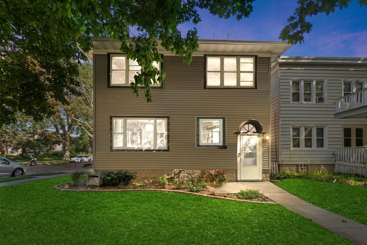 1404 E Oklahoma Ave, Milwaukee, WI 53207