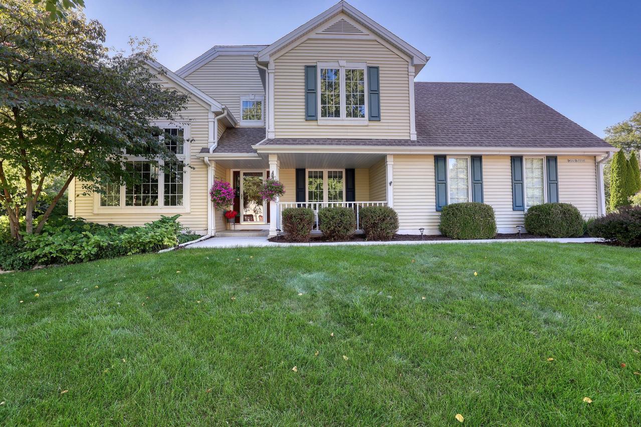W241N7359 S Woodsview Dr, Sussex, WI 53089