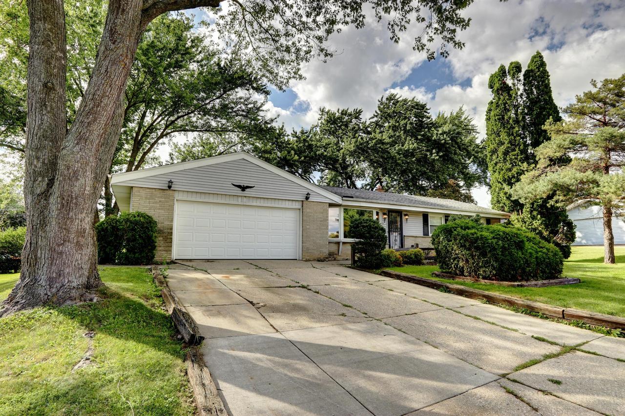 W163N9517 Cheyenne Dr., Menomonee Falls, WI 53051