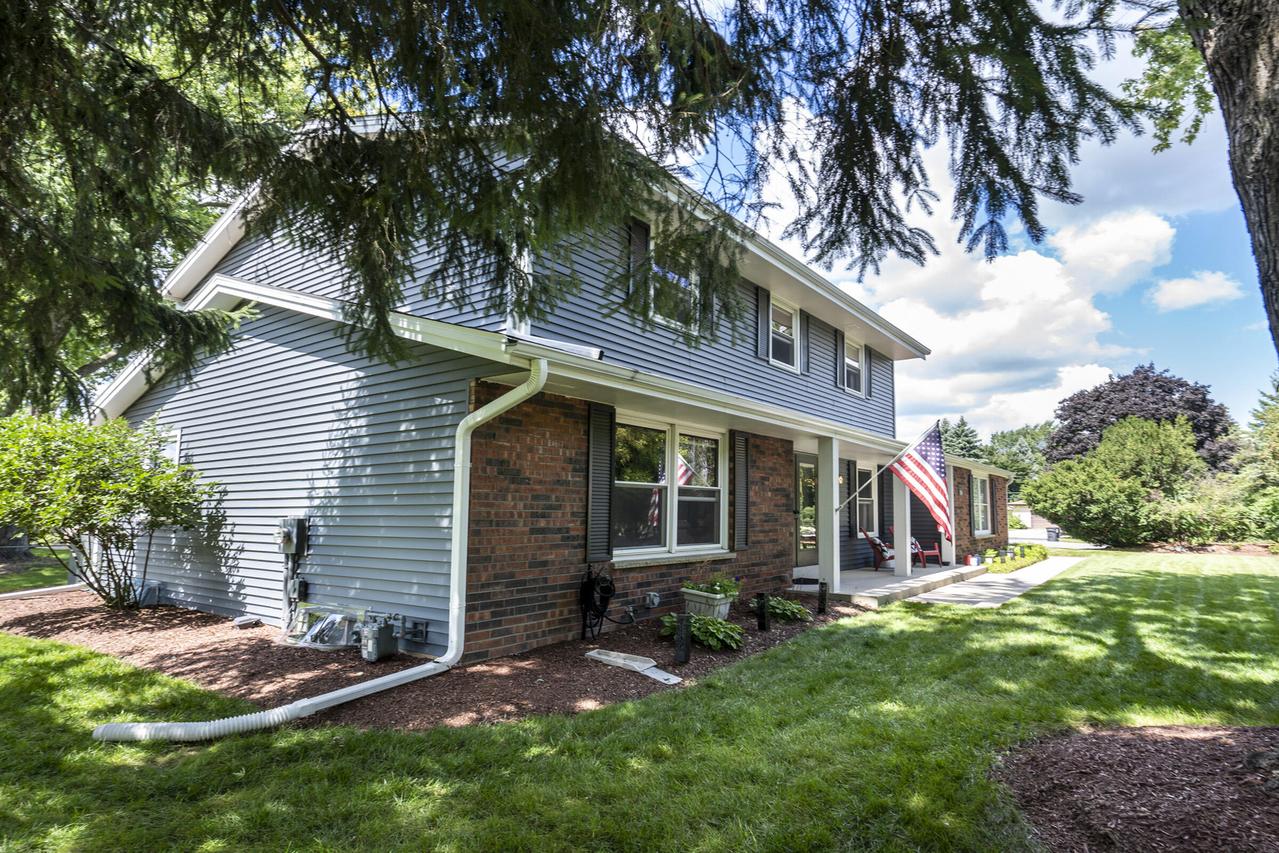 W156N9895 Pilgrim Rd, Germantown, WI 53022