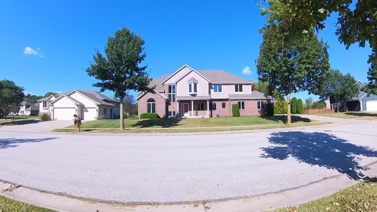 2555 Fox River, Waukesha, WI 53189