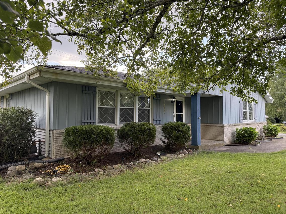 15837 W Robin Rd, New Berlin, WI 53151