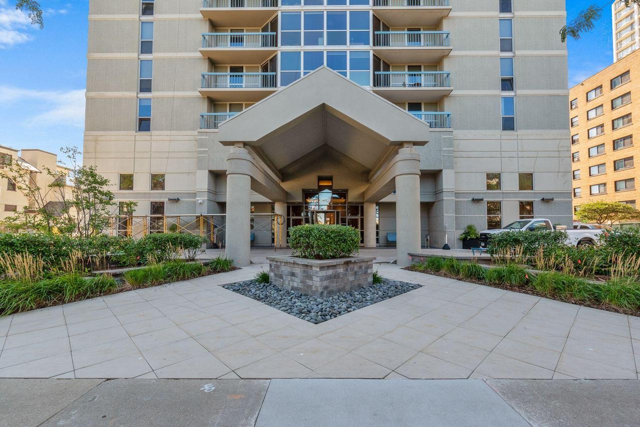 1660 N Prospect Ave #1207, Milwaukee, WI 53202